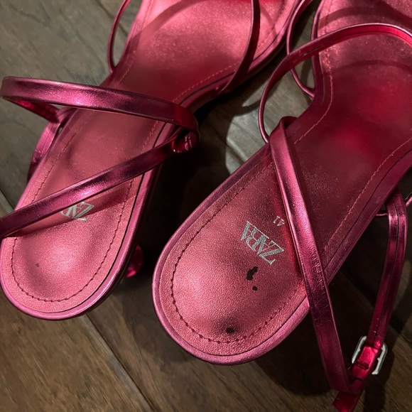 ZARA ~ ROUND HEELED SANDALS - Picture 8 of 10